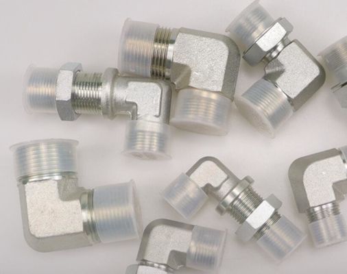 Mittelkardonstahl-Hydraulikschlauch 90° Ellbogen Schottvorrichtungen für einen reibungslosen Betrieb